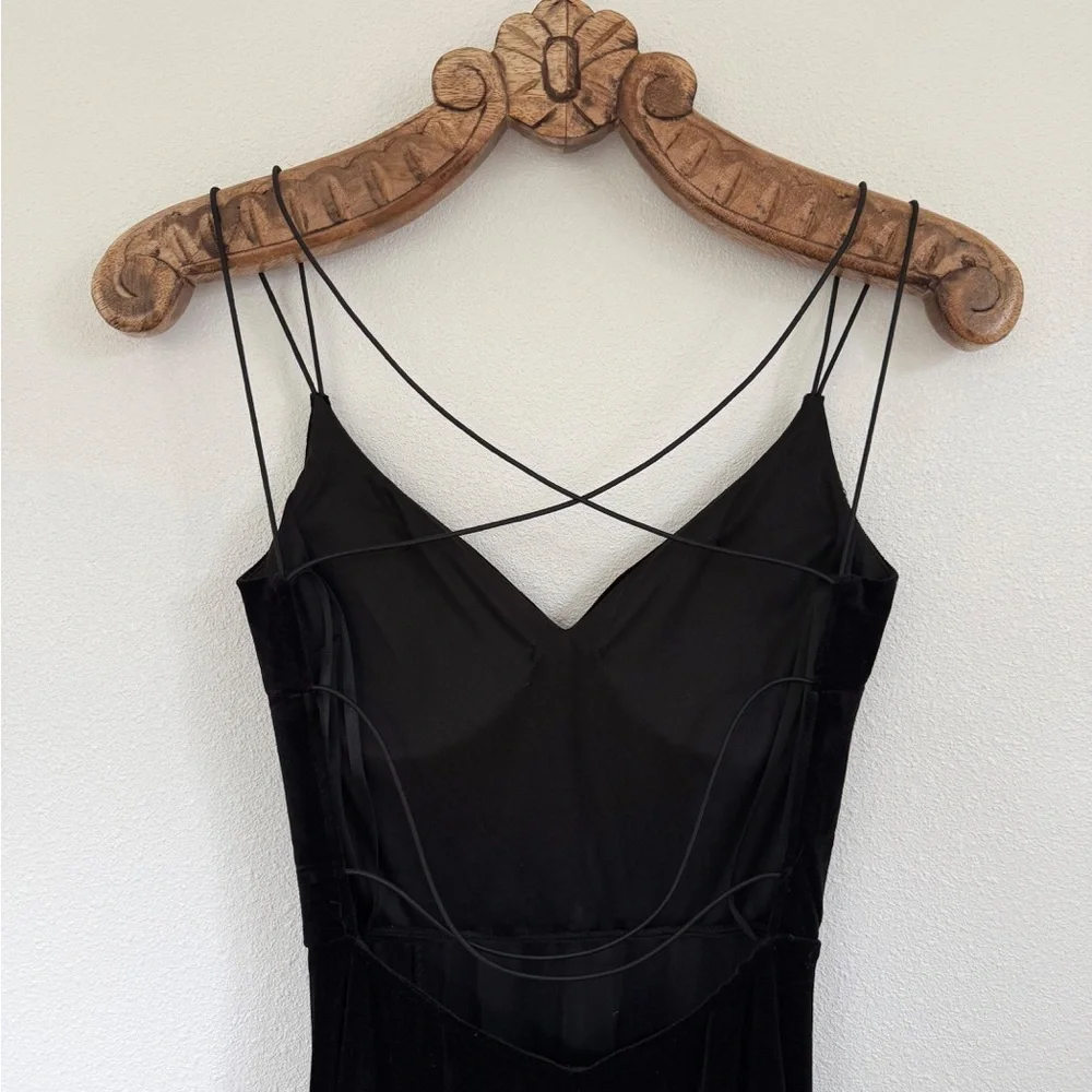 Windsor Elegant Black Evening Dress - Picture 4 of 6